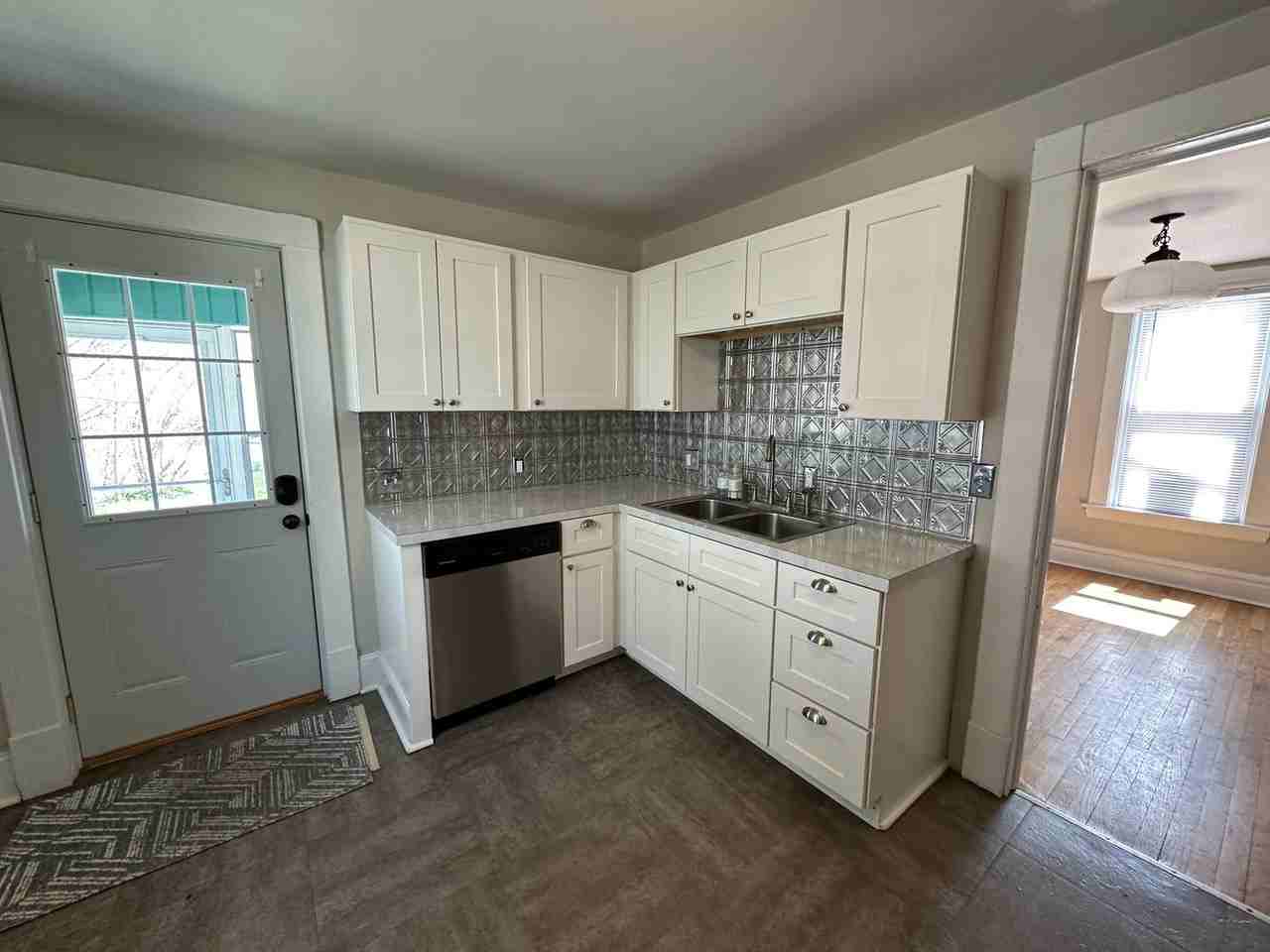 414 Grand Ave Ne - Photo 6 of 14