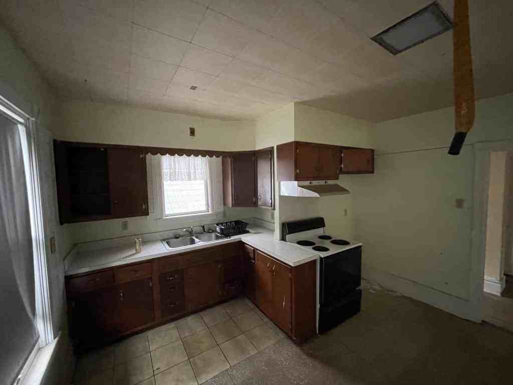 136 Pottsville St - Photo 3 of 6