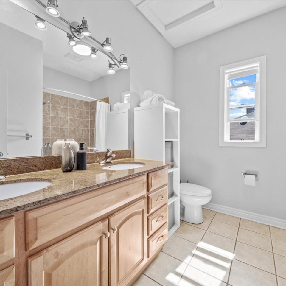 314 Bell Street South #4 - Photo 3 of 10