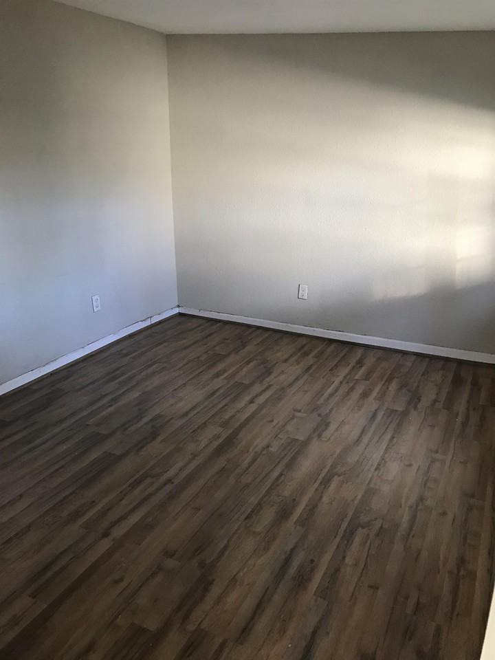 2326 Burns St - Photo 3 of 11