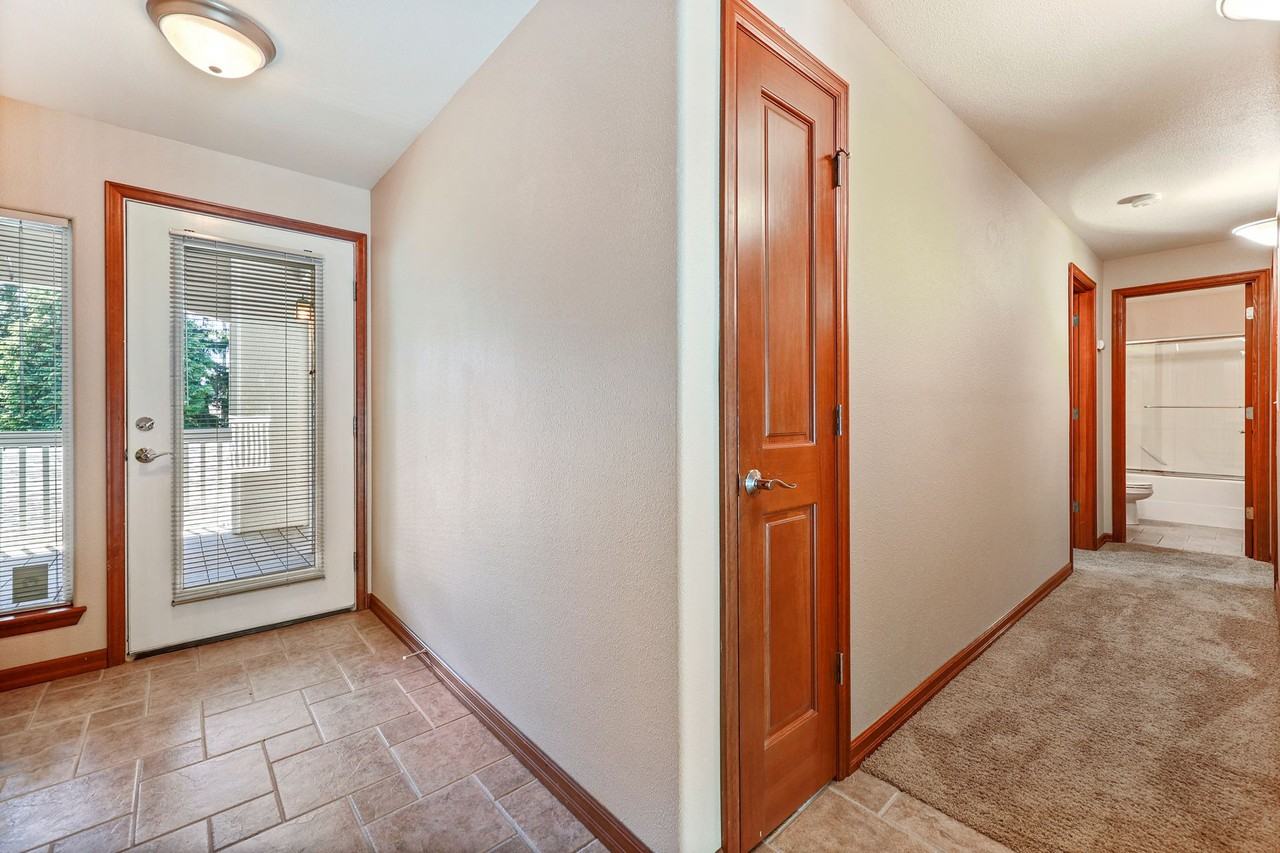 Summers Manor - Photo 6 of 16