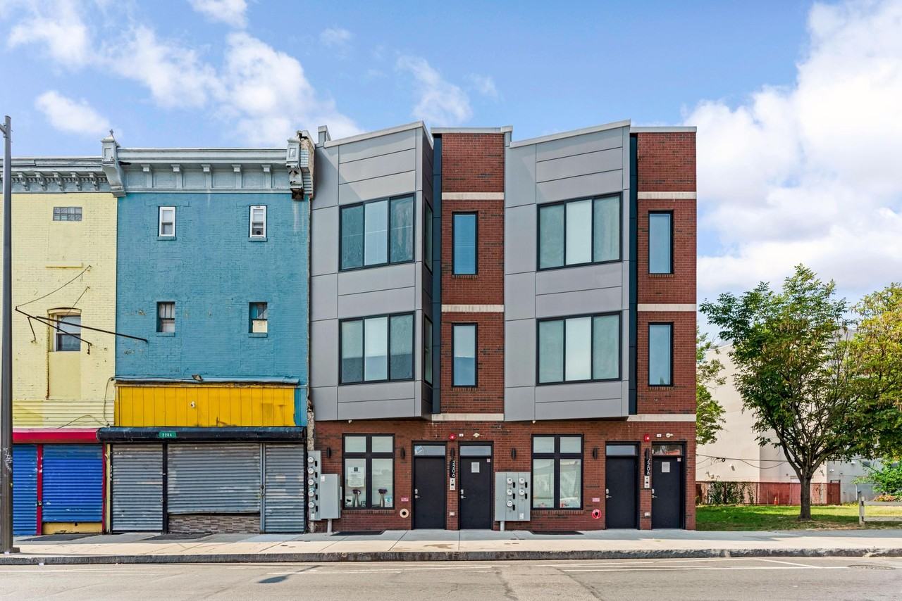 2206-2208 Ridge Ave - Photo 2 of 30