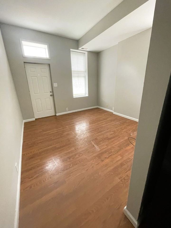 Iowa (3021-23) - Photo 2 of 10