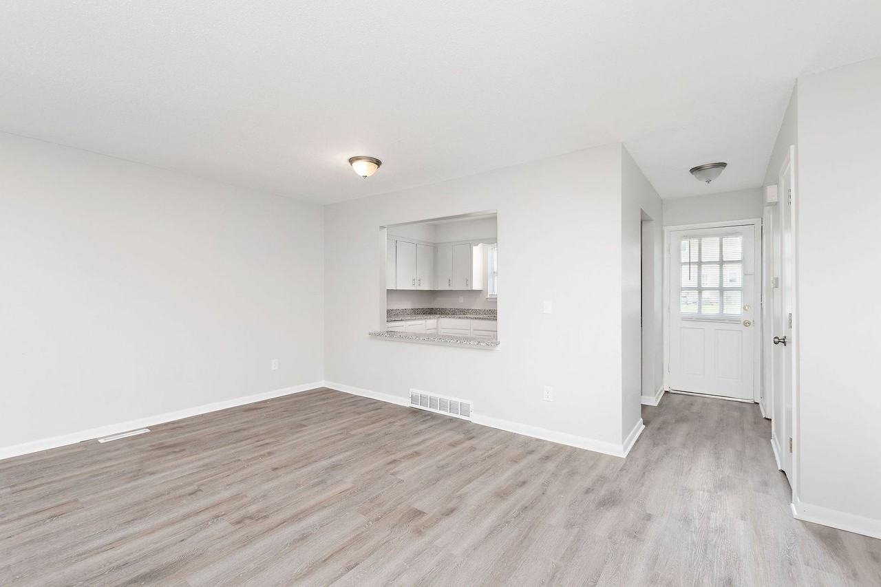 221 E Washington St - Photo 3 of 18