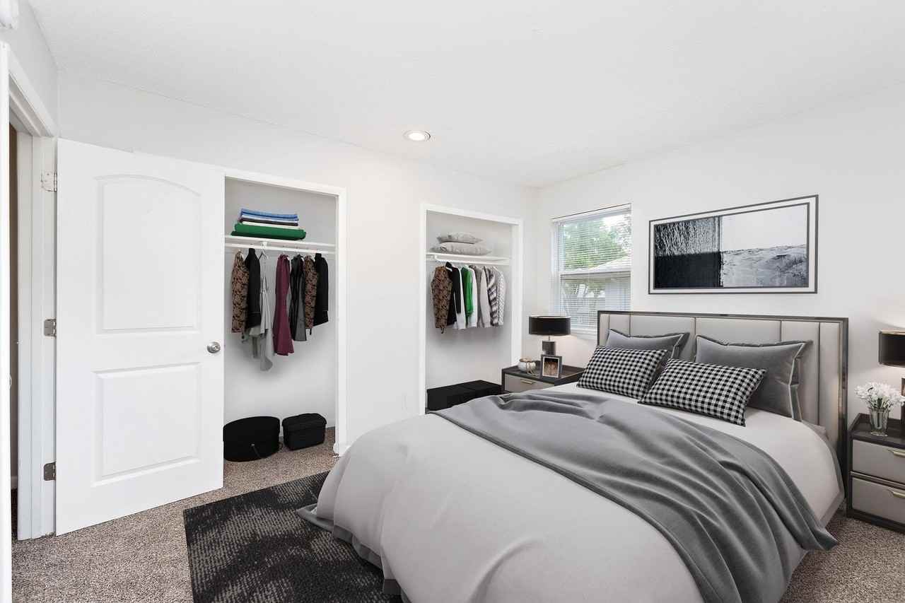 221 E Washington St - Photo 6 of 18