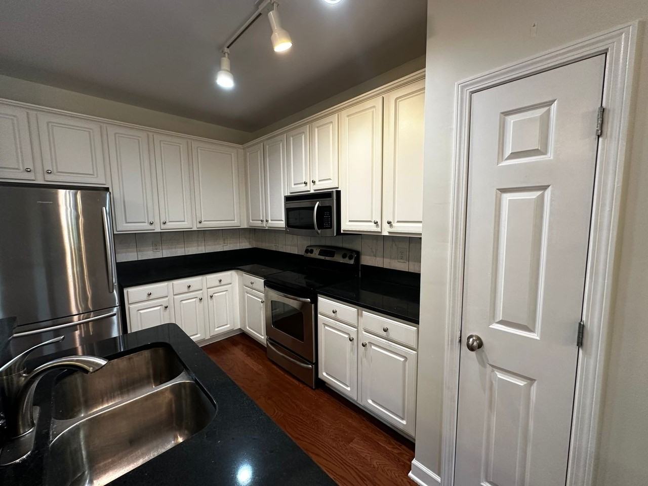 2798 Howard Ave Unit F - Photo 7 of 26