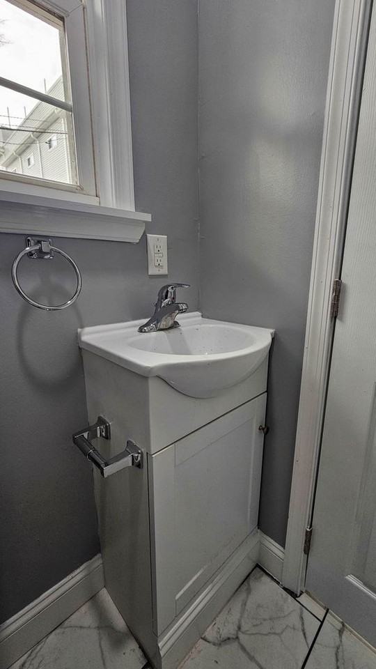 2326 Almond St - Photo 6 of 16