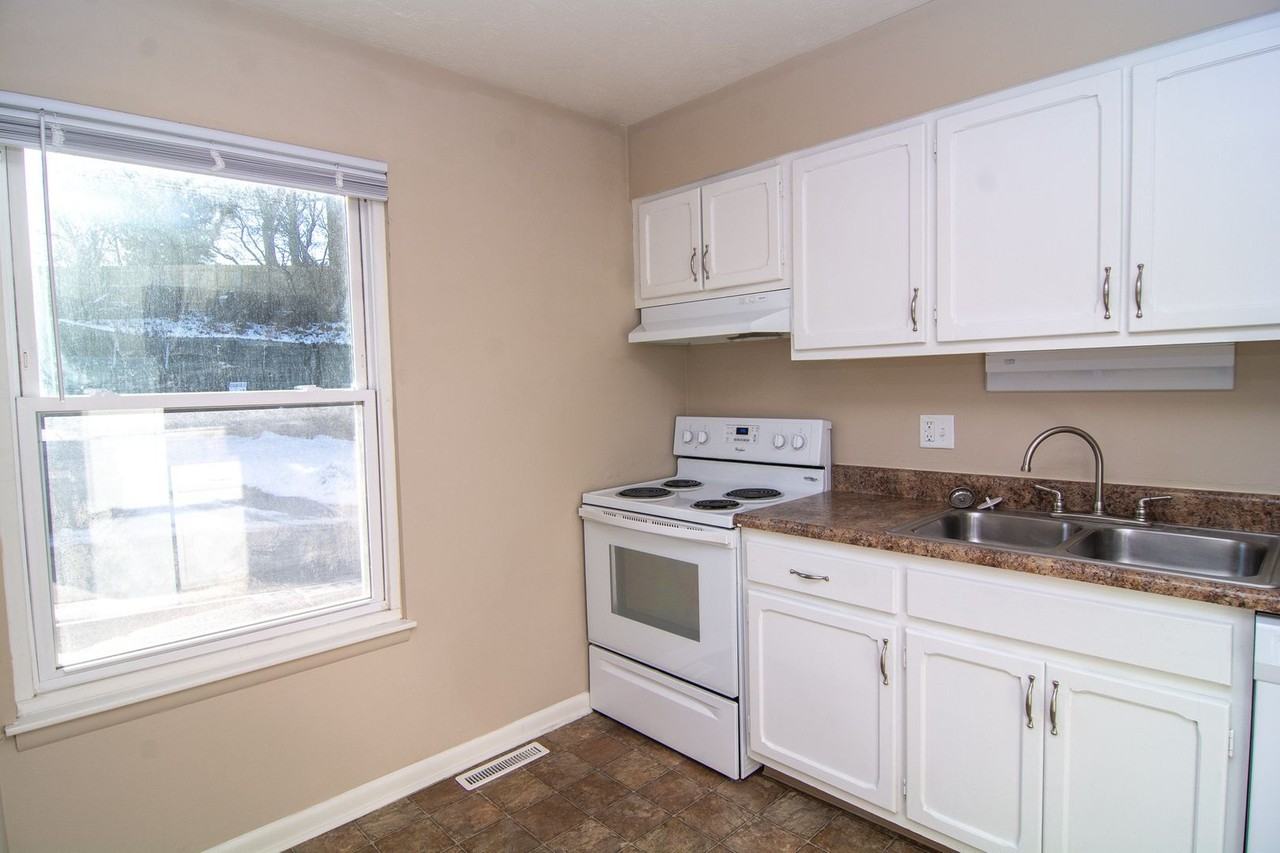 556 N 88th Plz - Photo 2 of 20