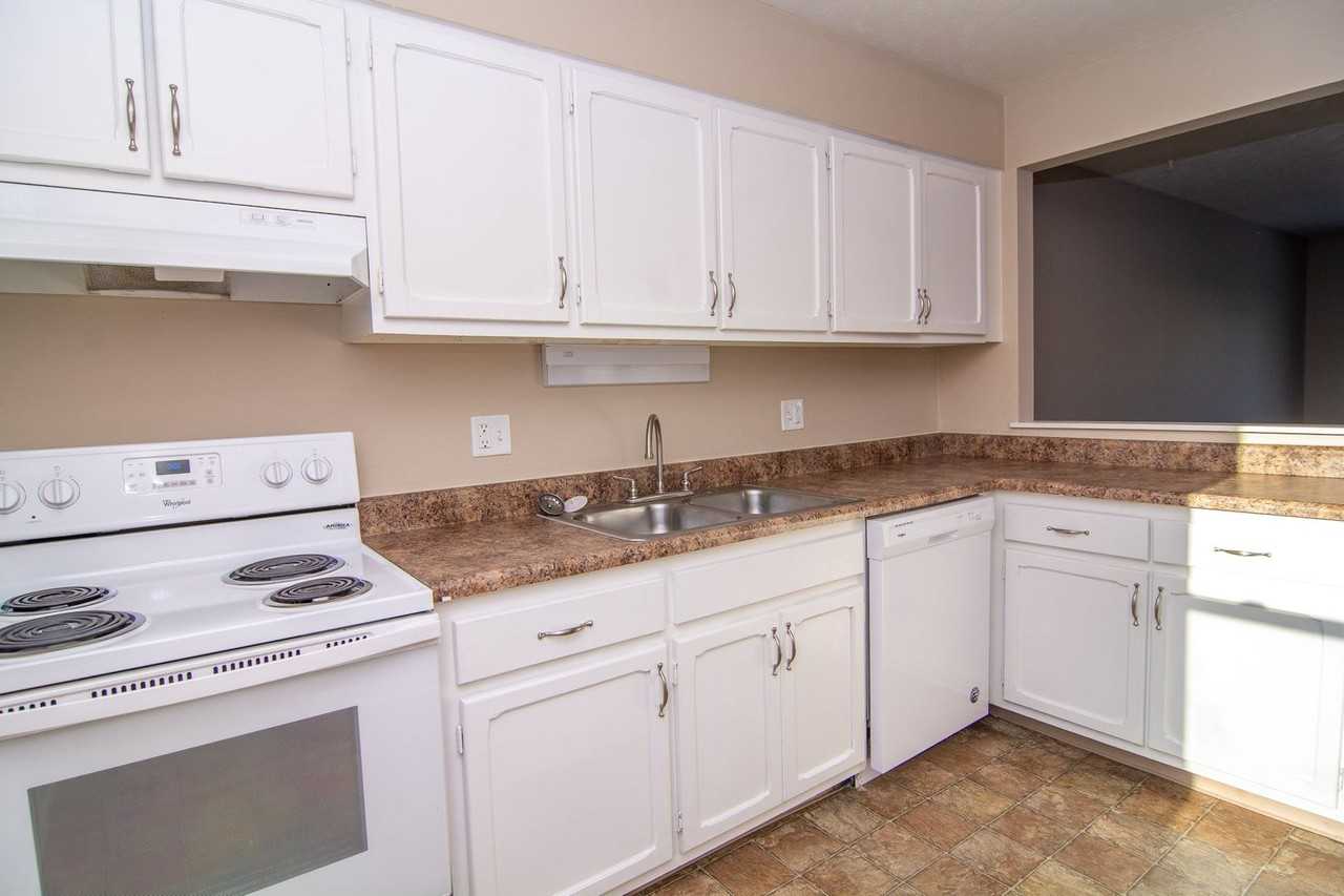 556 N 88th Plz - Photo 3 of 20
