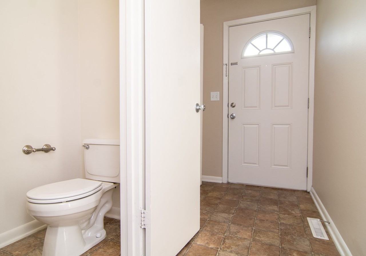 556 N 88th Plz - Photo 4 of 20
