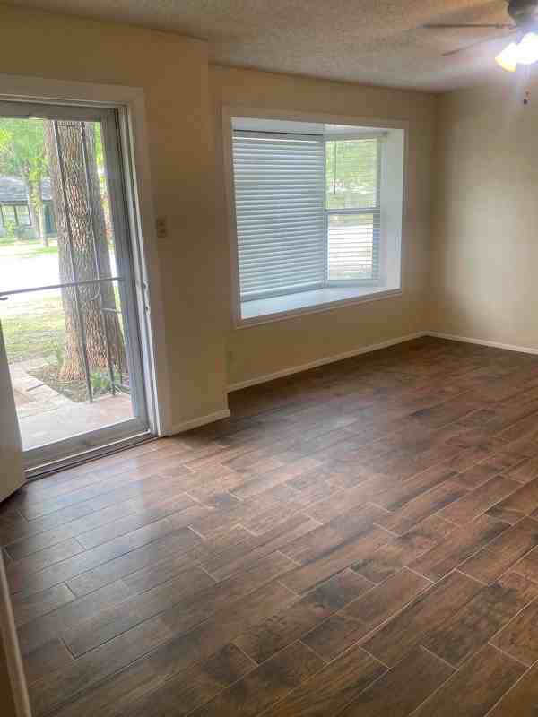 4207 Timbercrest Ln - Photo 3 of 17