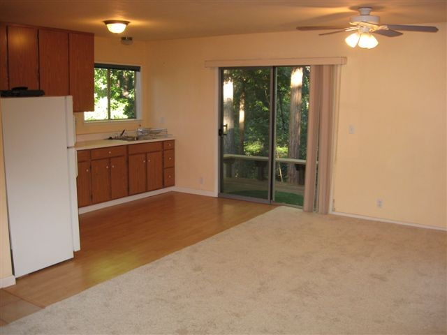 298 Burrell Ct - Photo 2 of 4