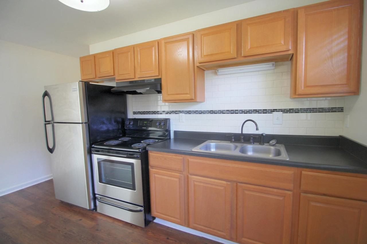 508 GURLEY ST - Photo 2 of 8