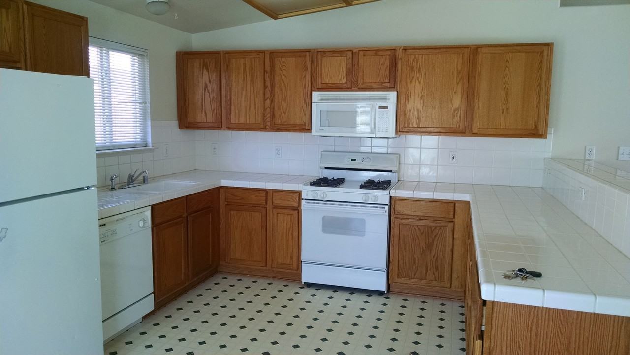 402 Bramble Ct - Photo 3 of 10