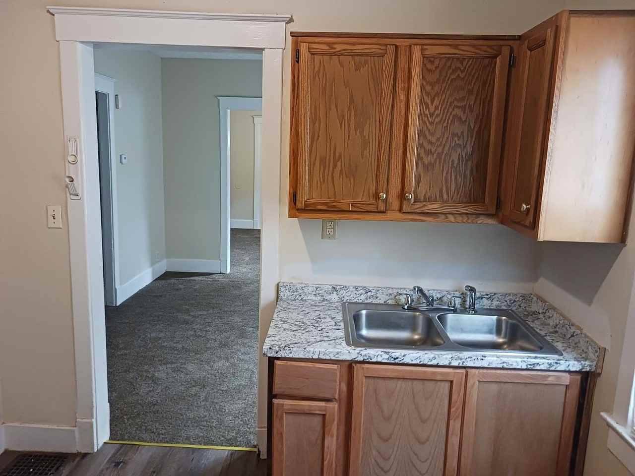 808 S 42nd St - Photo 2 of 5