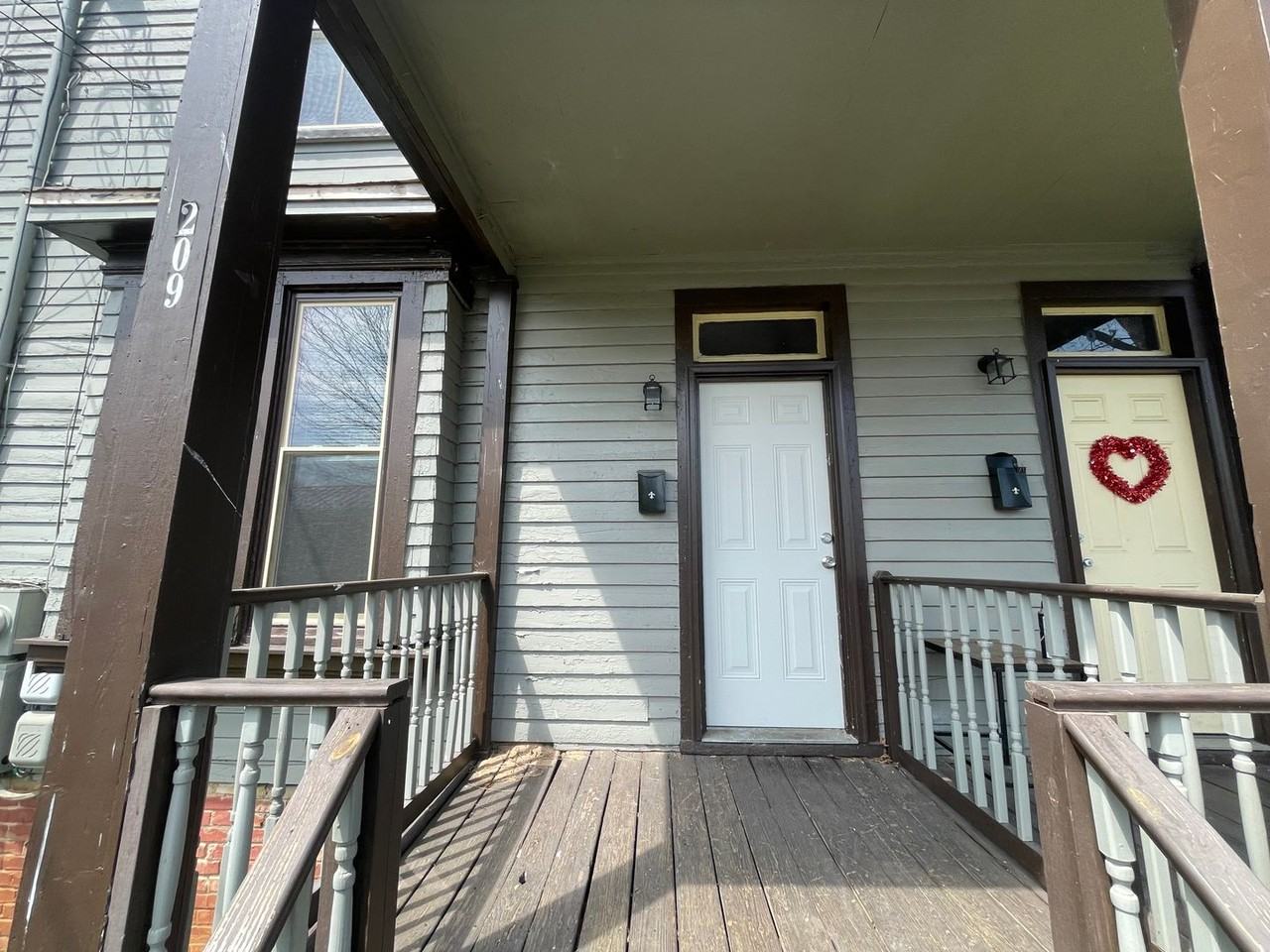 209 C St - Photo 2 of 9