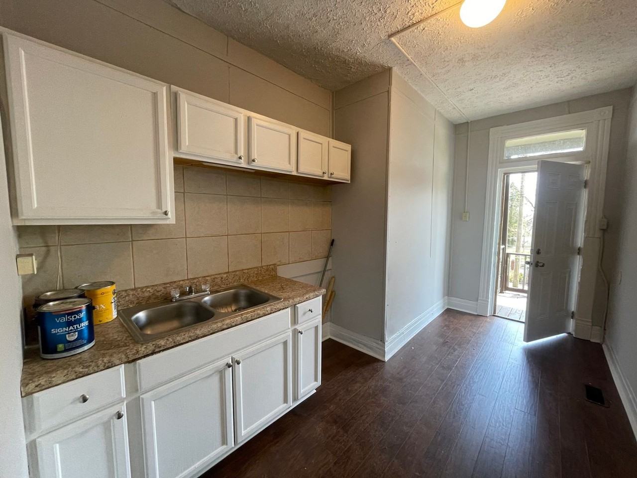 209 C St - Photo 3 of 9