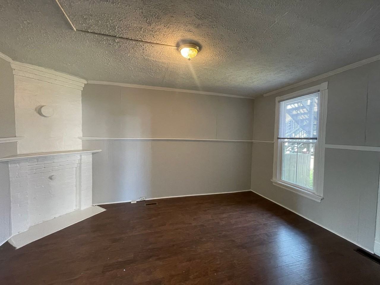 209 C St - Photo 4 of 9