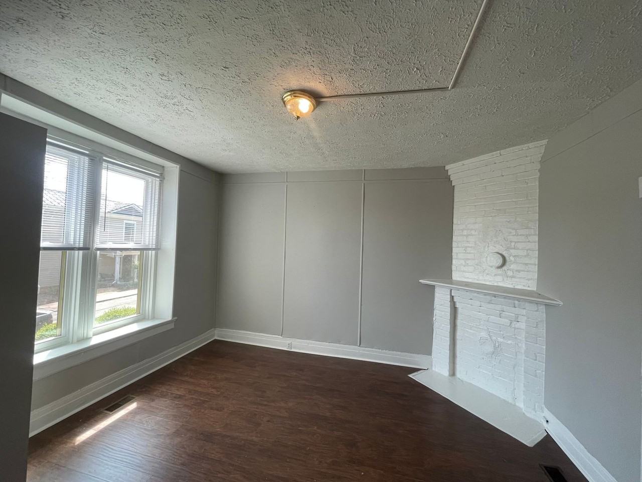209 C St - Photo 5 of 9