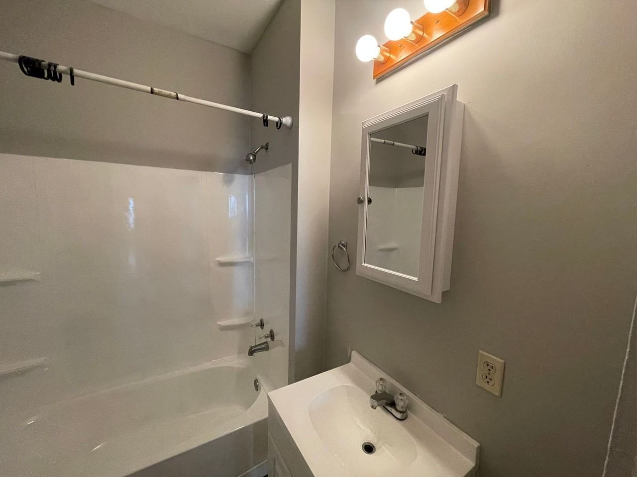 209 C St - Photo 7 of 9