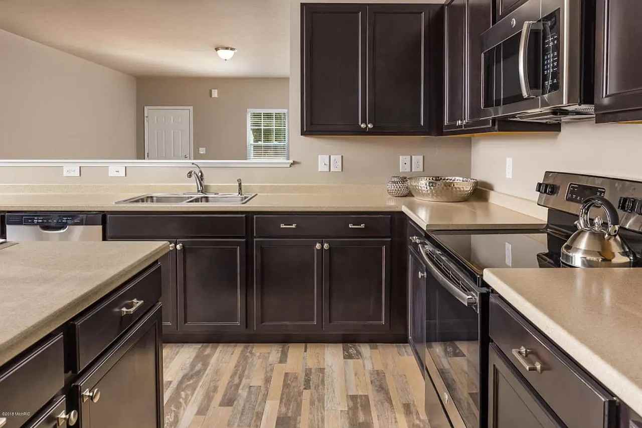 14497 Manor Rd - Photo 3 of 22