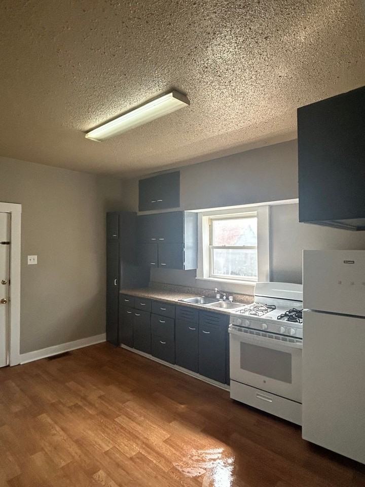 616 Anderson Ave - Photo 4 of 7