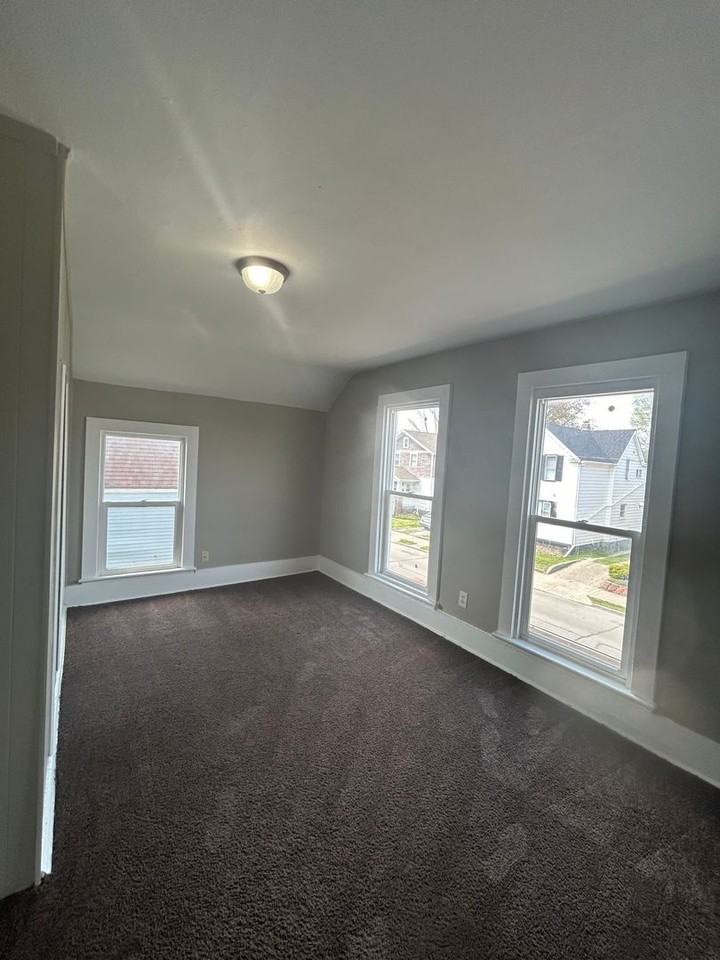 616 Anderson Ave - Photo 5 of 7