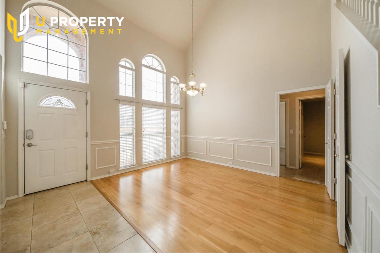 301 Fountain Gate Dr - Photo 2 of 26