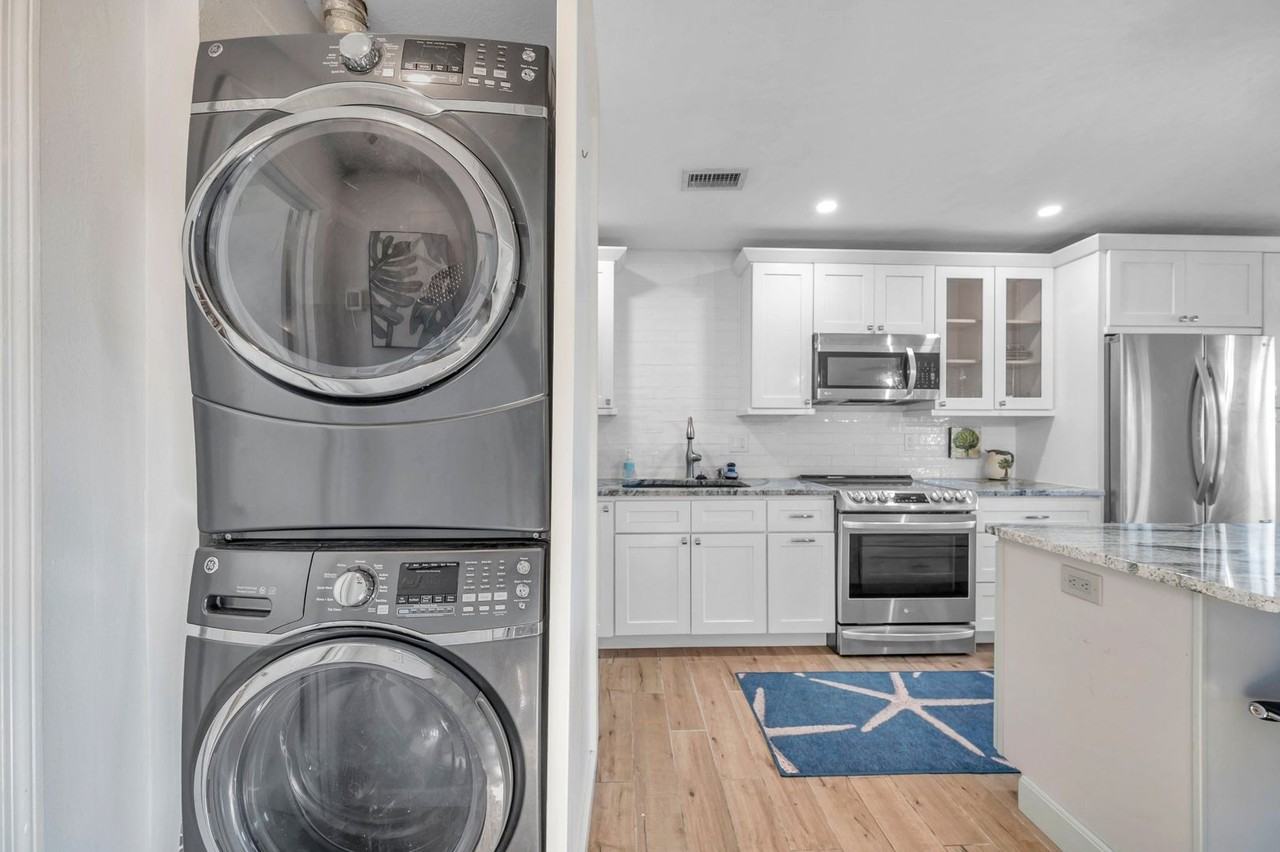 4728 Beach Dr Se #A - Photo 6 of 34