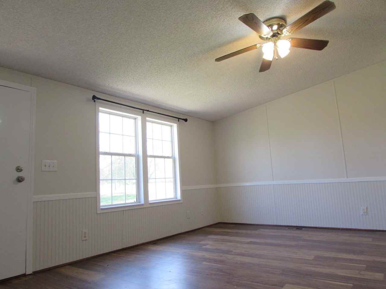 1027 Raven Ct - Photo 2 of 11