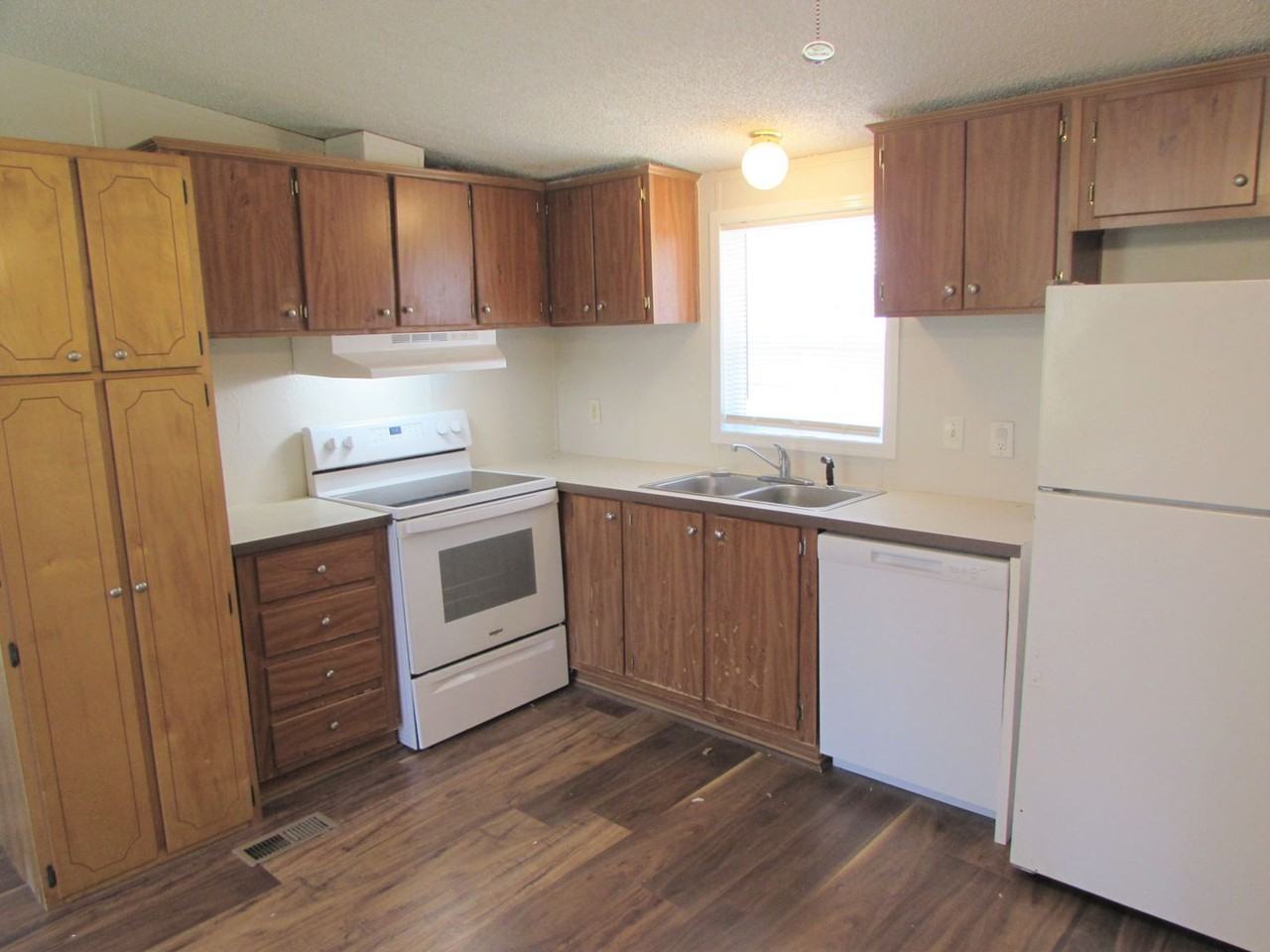 1027 Raven Ct - Photo 3 of 11