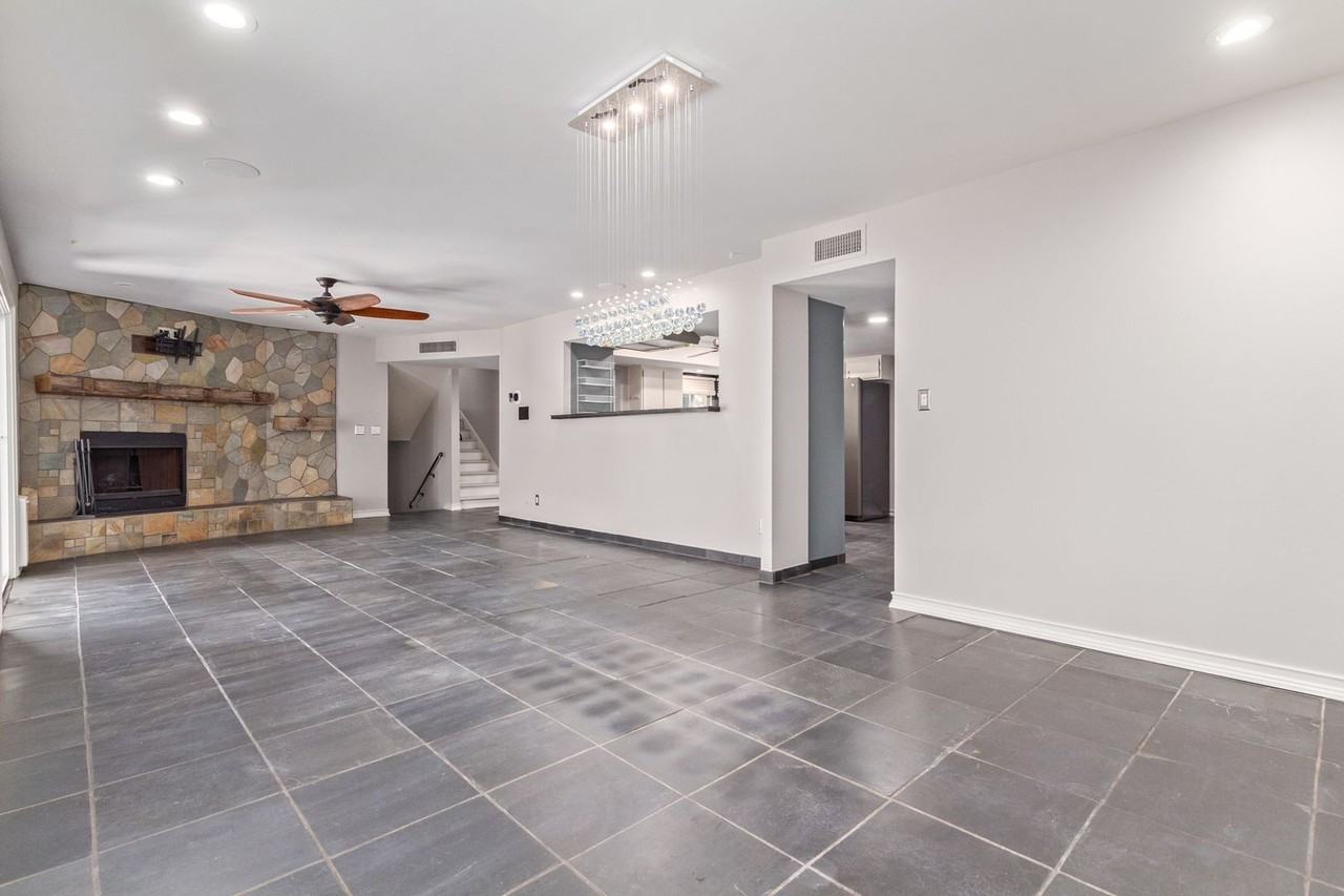 1640 E La Jolla Dr - Photo 2 of 35