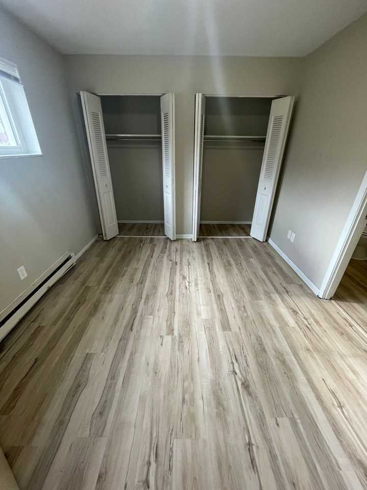 1302 W Sycamore St - Photo 5 of 6