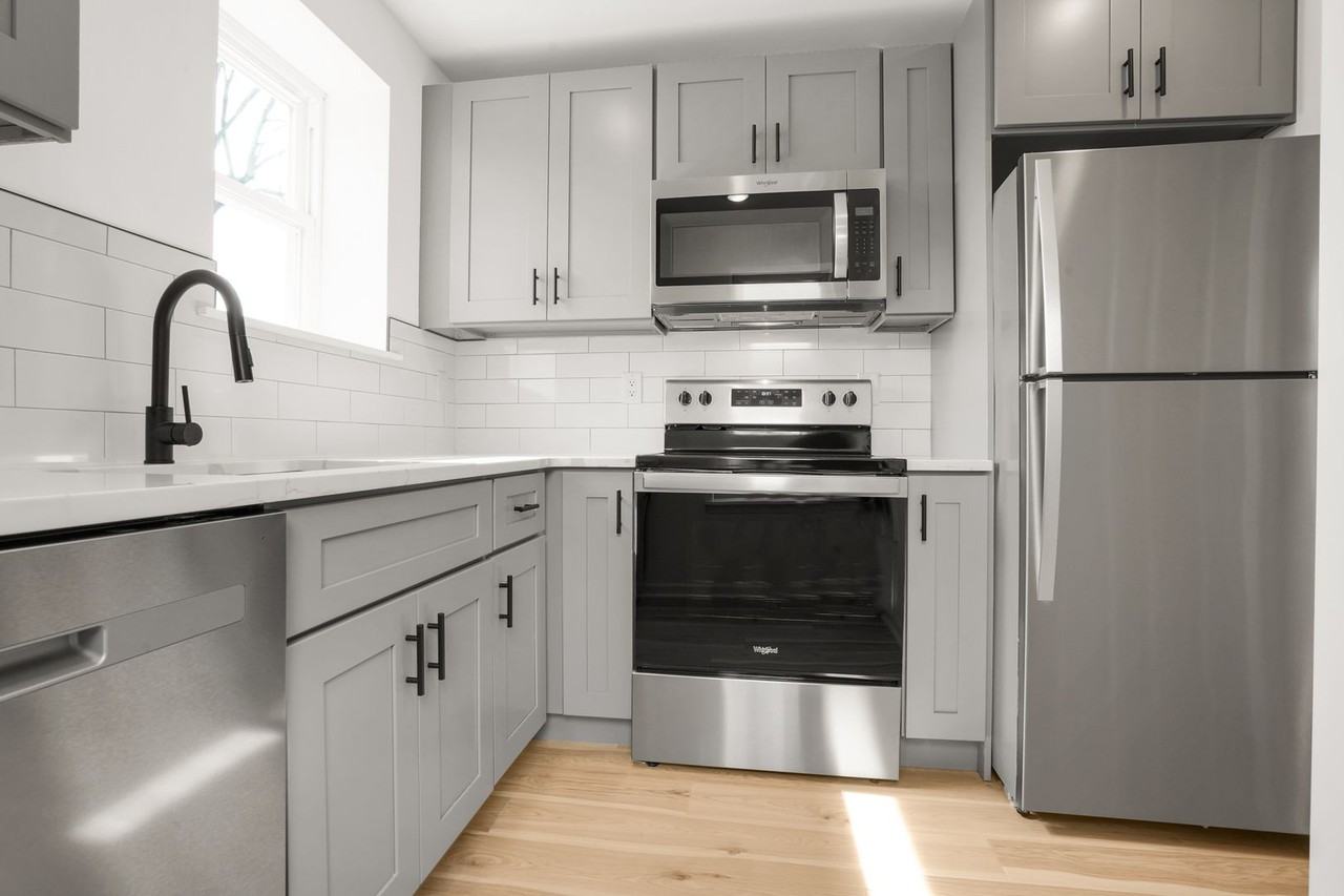 228 Bridge St - Photo 3 of 42