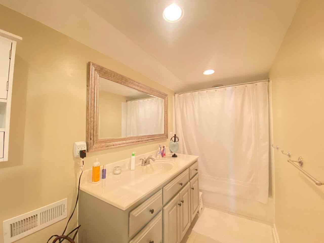 1410 Forest Ave - Photo 6 of 24