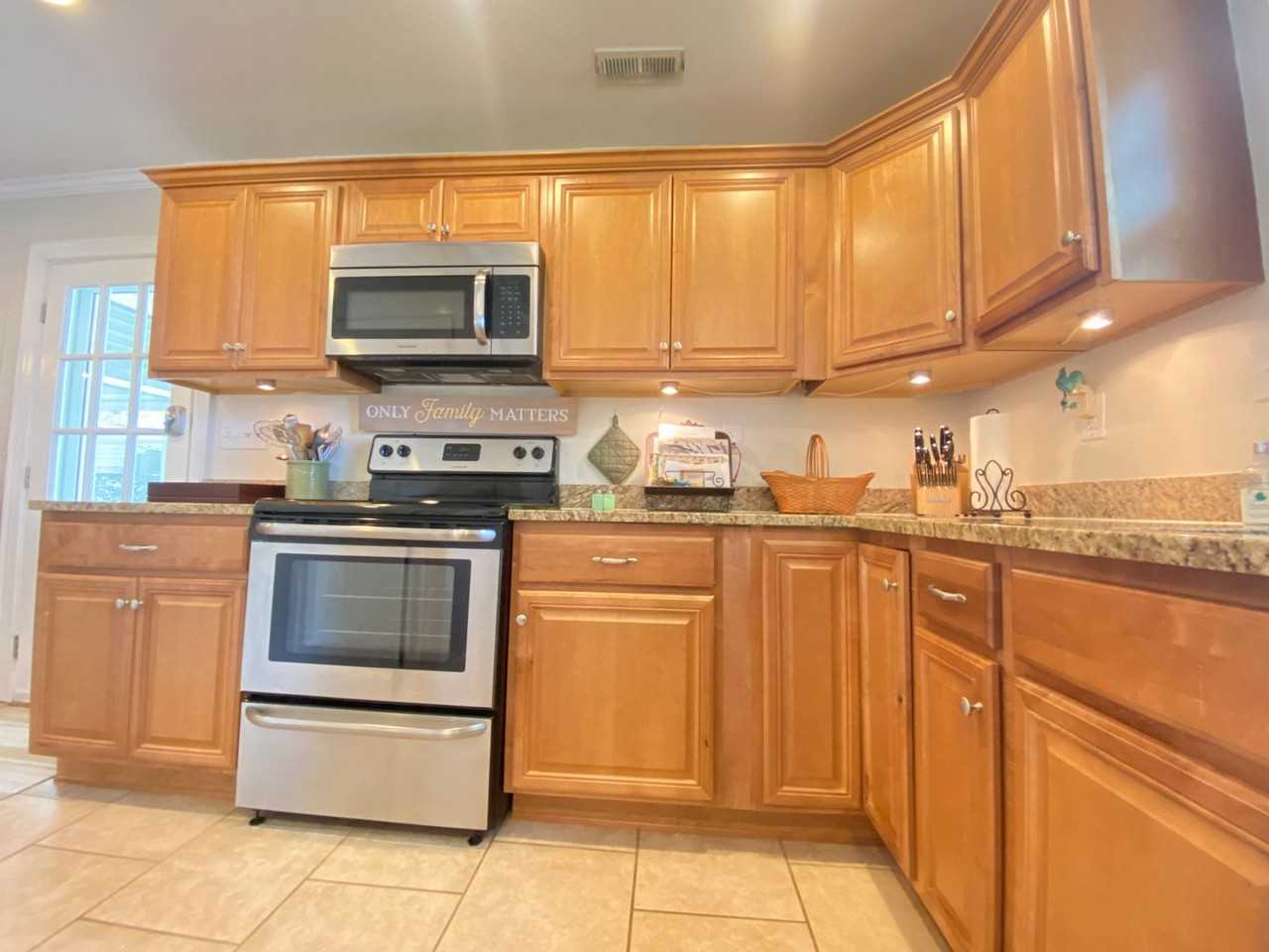1410 Forest Ave - Photo 7 of 24