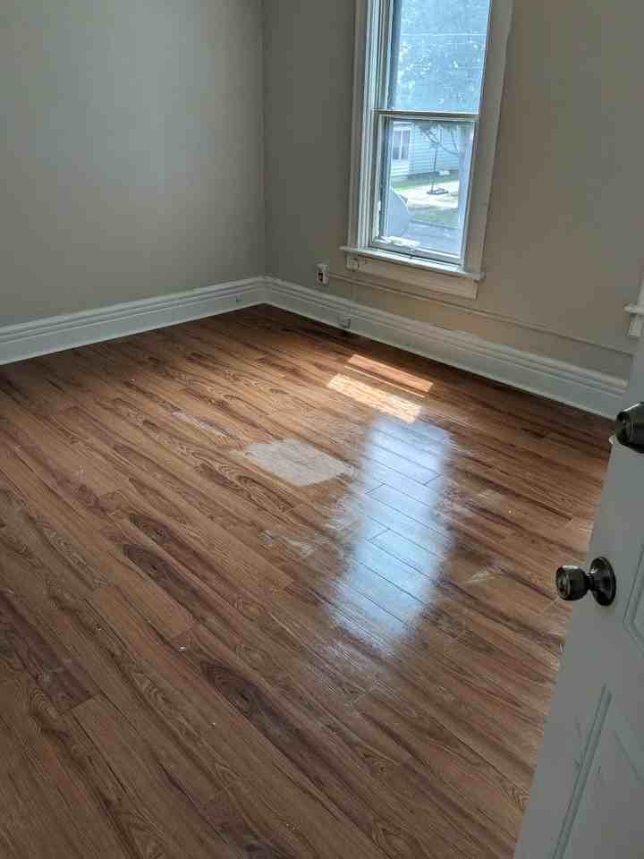 416 W Court St Apt 4 #4 - Photo 4 of 10