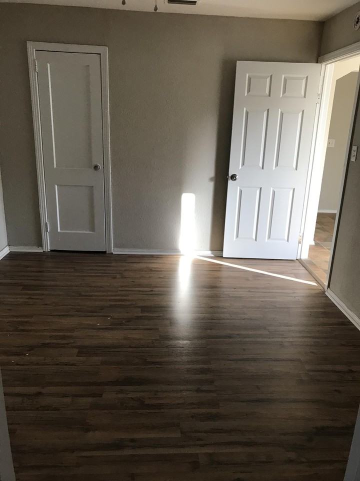 2326 Burns St #1 - Photo 3 of 11