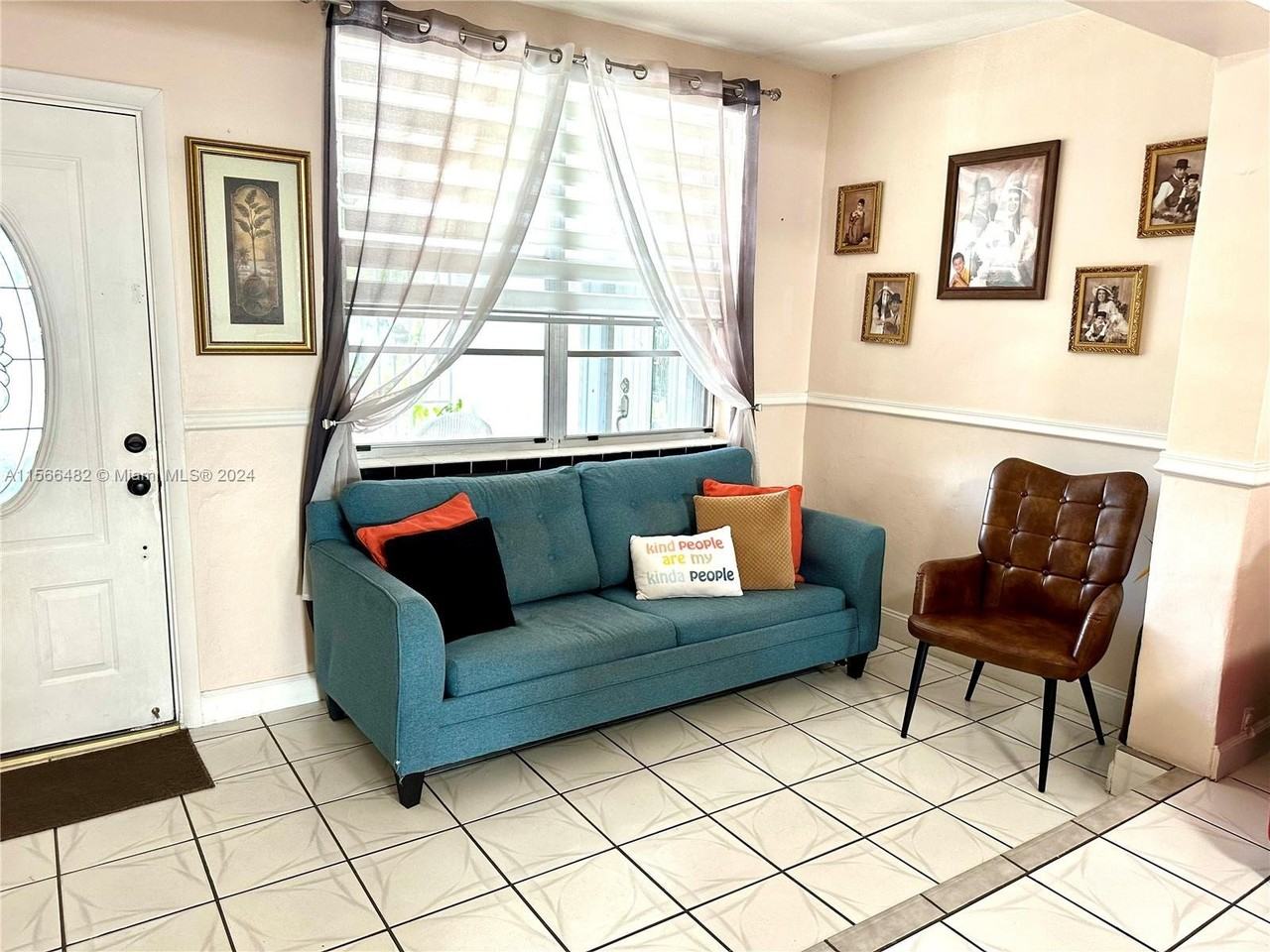 307 E 5th St - Photo 3 of 8