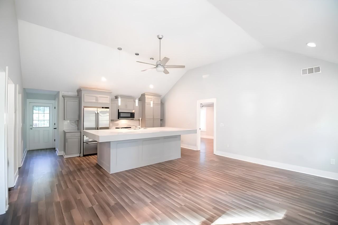 Peeples St Sw - Photo 3 of 5