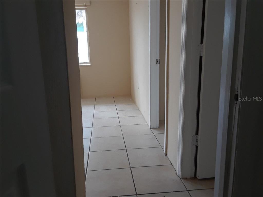 1032 W Jefferson St #5 - Photo 3 of 10