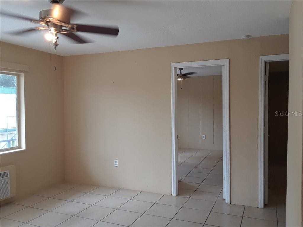 1032 W Jefferson St #5 - Photo 7 of 10