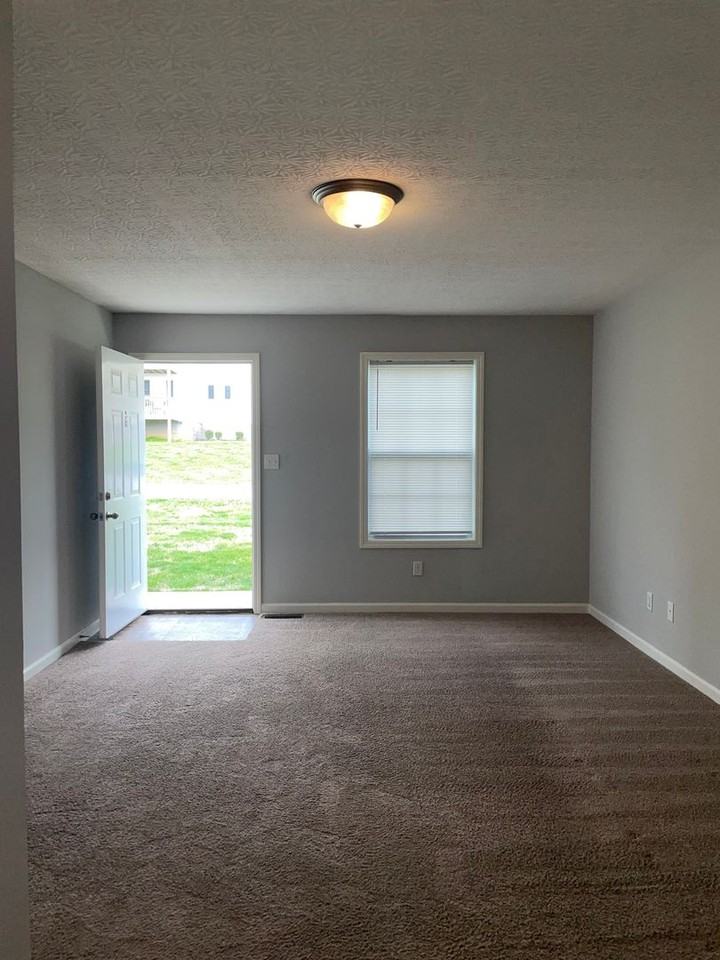 348 Upper Stone Ave - Photo 3 of 13