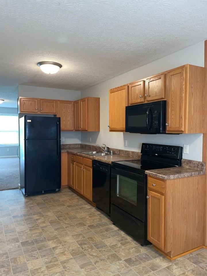 348 Upper Stone Ave - Photo 4 of 13