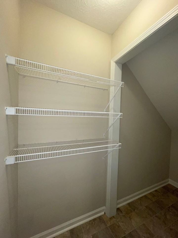 348 Upper Stone Ave - Photo 5 of 13