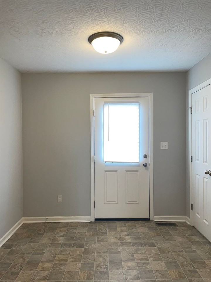 348 Upper Stone Ave - Photo 6 of 13