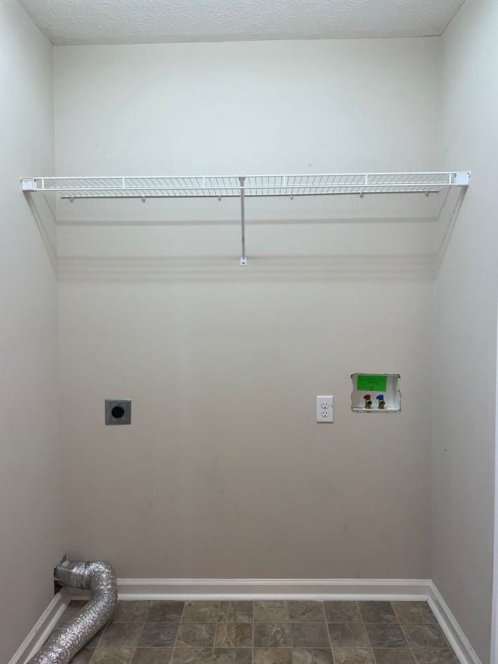 348 Upper Stone Ave - Photo 7 of 13