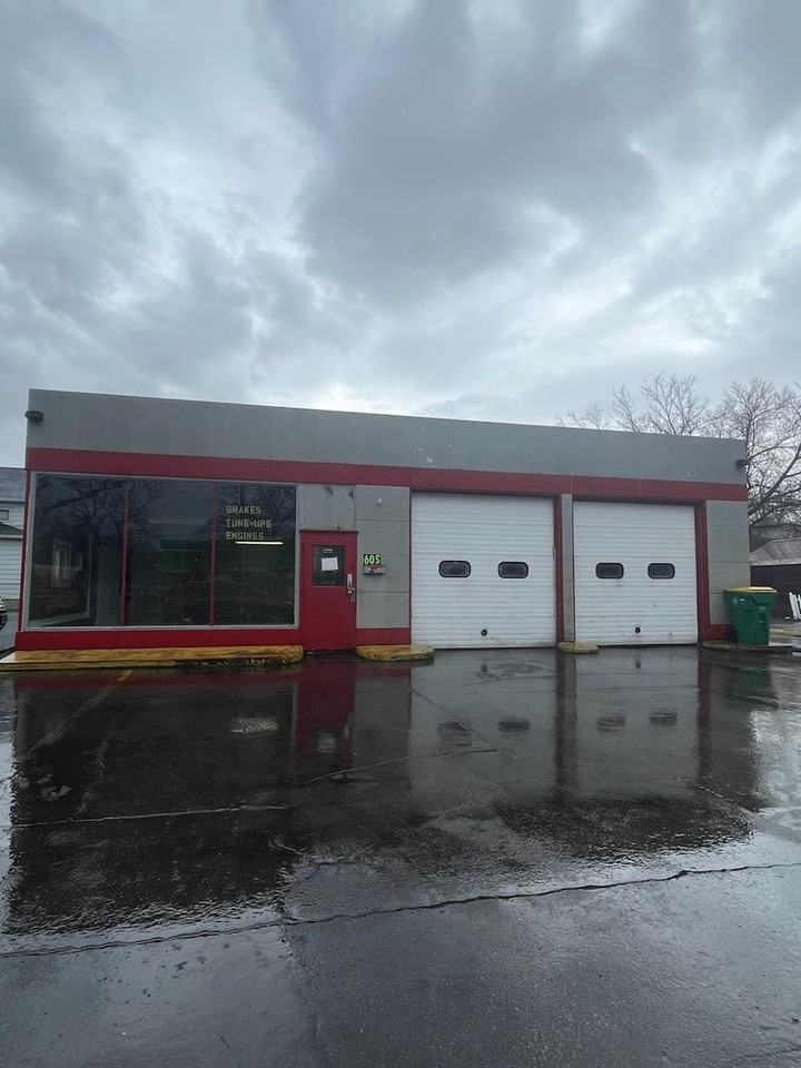 605 Dousman St #1 - Photo 2 of 2