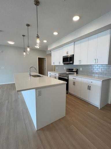 33 Carringham Gate Nw #1211 - Photo 3 of 16