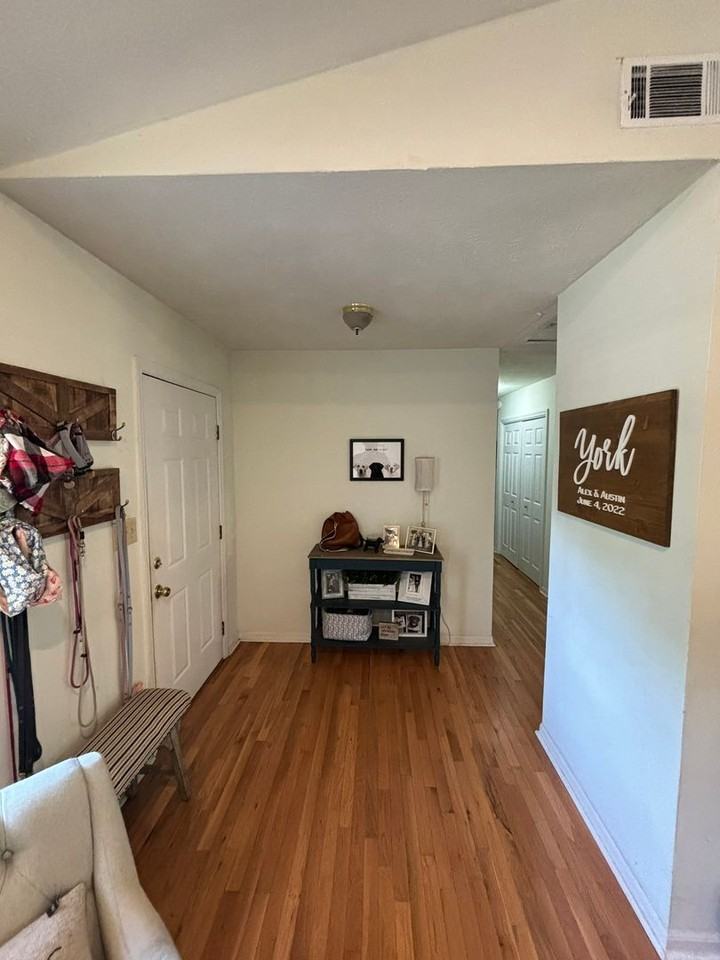 180 Myles Ct - Photo 3 of 31